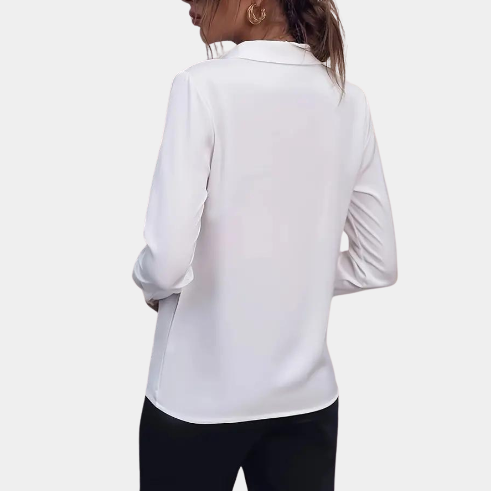 Stijlvolle damesblouse, elegant en tijdloos. Geschikt voor zakelijke bijeenkomsten en casual gelegenheden.