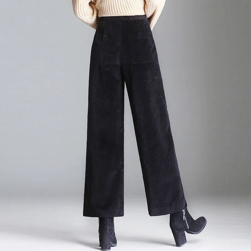Comfortabele damesbroek met hoge taille en wijde pijpen. Stijlvolle relaxed fit voor chique gelegenheden.