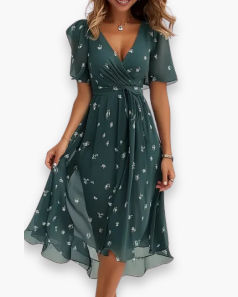 Elegante damesjurk met kleurrijke bloemenprint en flatterende V-hals, ideaal voor lente en zomer.