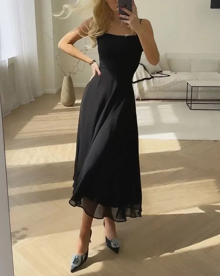 Stijlvolle midi damesjurk met vierkante hals, ideaal als feestjurk, zomerjurk of elegante casual outfit.