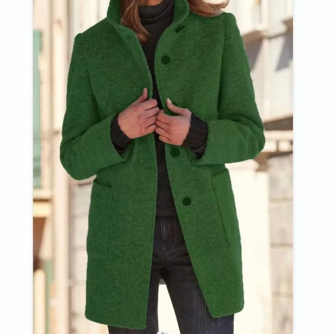"Elegante damesmantel winddicht met opstaande kraag, zijaanzicht, stijlvolle snit voor herfst en winter."