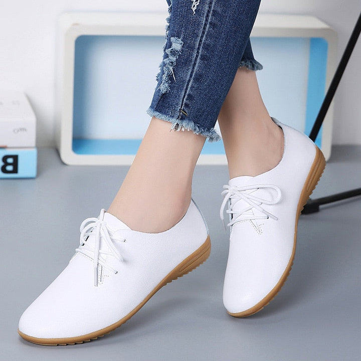 "Elegante damesnette schoen, beige, verfijnd design, comfortabele pasvorm, ideaal voor kantoor of avondje uit."