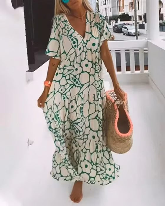 Volledige weergave van de elegante dames maxi jurk Rosalie. Deze lange zomerjurk met V-hals combineert comfort en stijl.