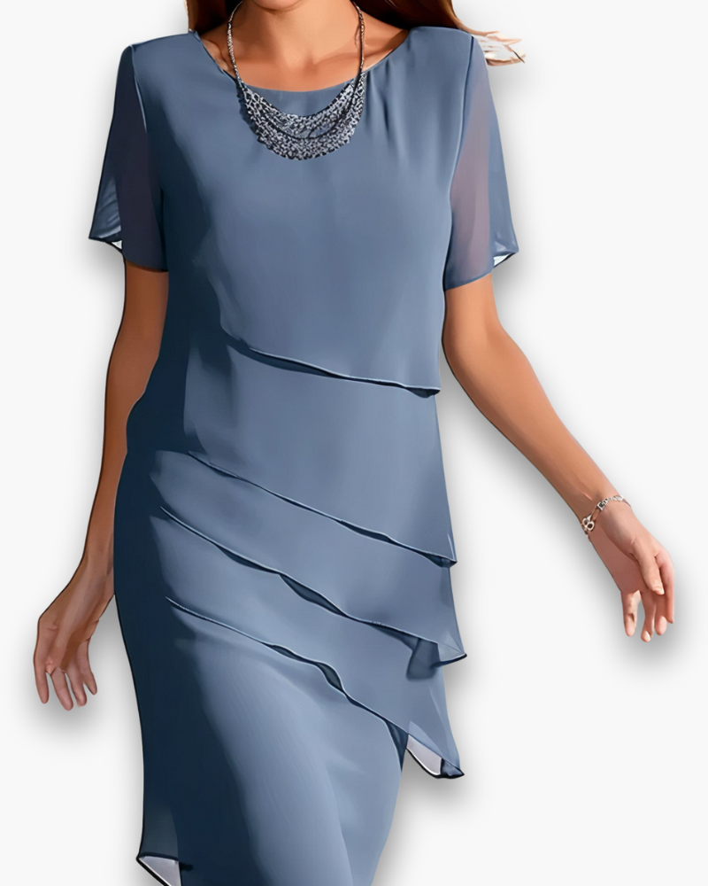 Stijlvolle dames midi jurk, gelaagd design voor een elegante look. Geschikt als feestjurk of casual zomerjurk.