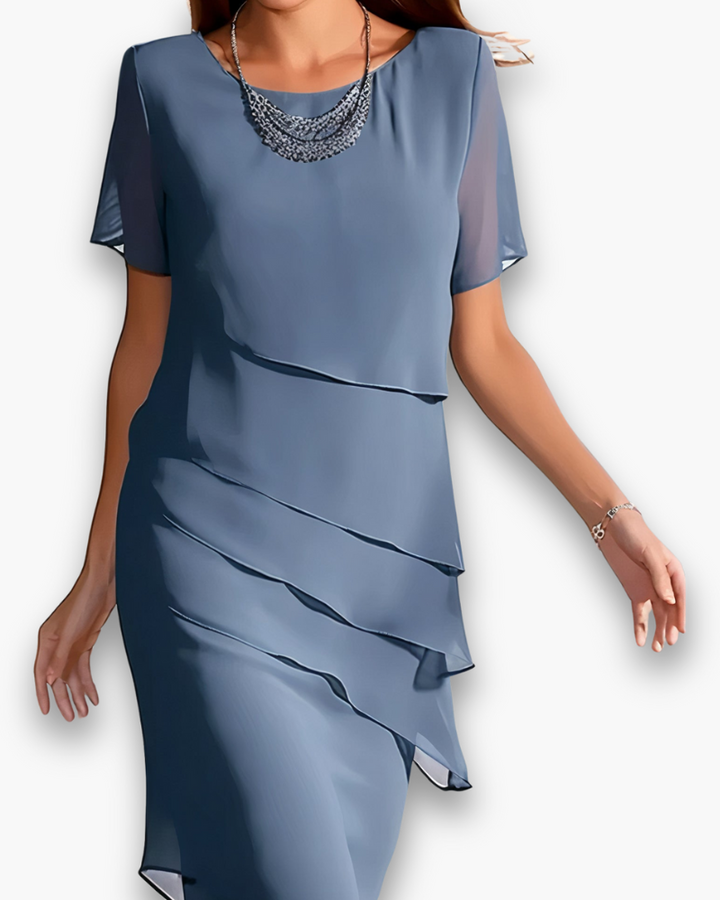 Stijlvolle dames midi jurk, gelaagd design voor een elegante look. Geschikt als feestjurk of casual zomerjurk.