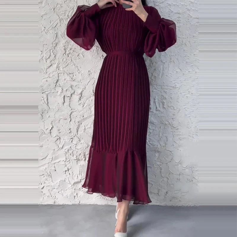 Elegante geplooide midi damesjurk met ballonmouwen, perfect voor een chique gelegenheid of feest. Trendy en vrouwelijk.