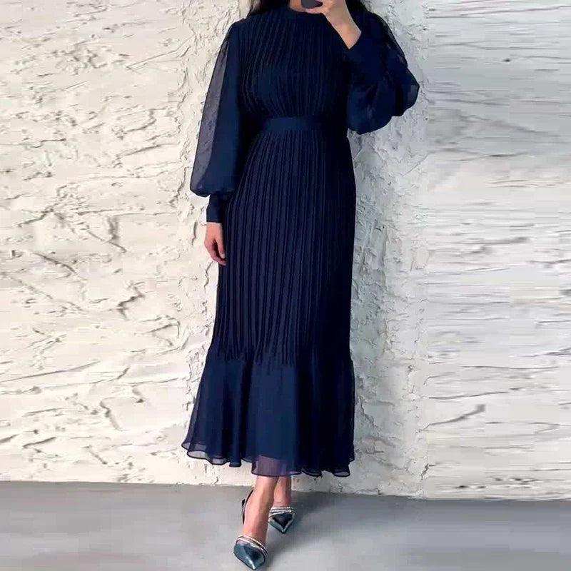 Veelzijdige geplooide midi jurk voor dames, ideaal als casual jurk overdag of stylish outfit voor uitgaan.