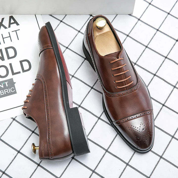 Klassieke brogue heren pakschoenen, comfortabel en stijlvol voor elke formele outfit of zakelijke bijeenkomst.