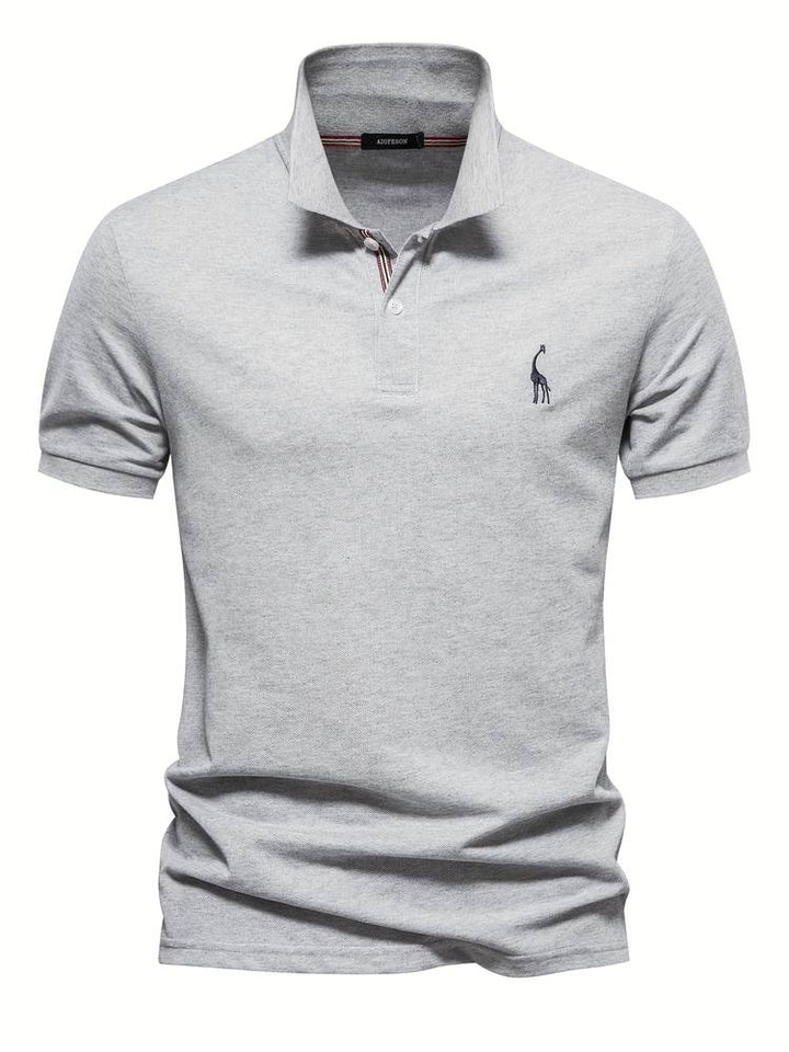 "Elegante heren polo in beige, blauw en bordeaux rood met hoogwaardige afwerking, perfecte balans tussen stijl en comfort."