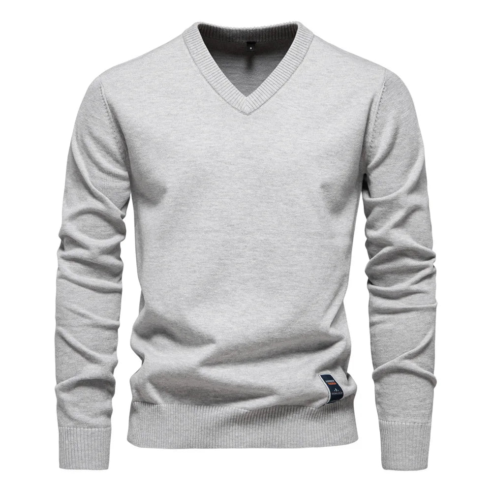 Zachte, comfortabele heren V-hals trui. Stijlvolle herenmode, perfect voor najaar en winter.