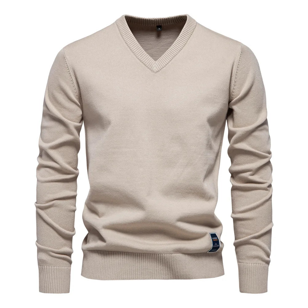 Casual en zakelijke heren V-hals trui. Een elegante, comfortabele toevoeging aan de heren kledingcollectie.