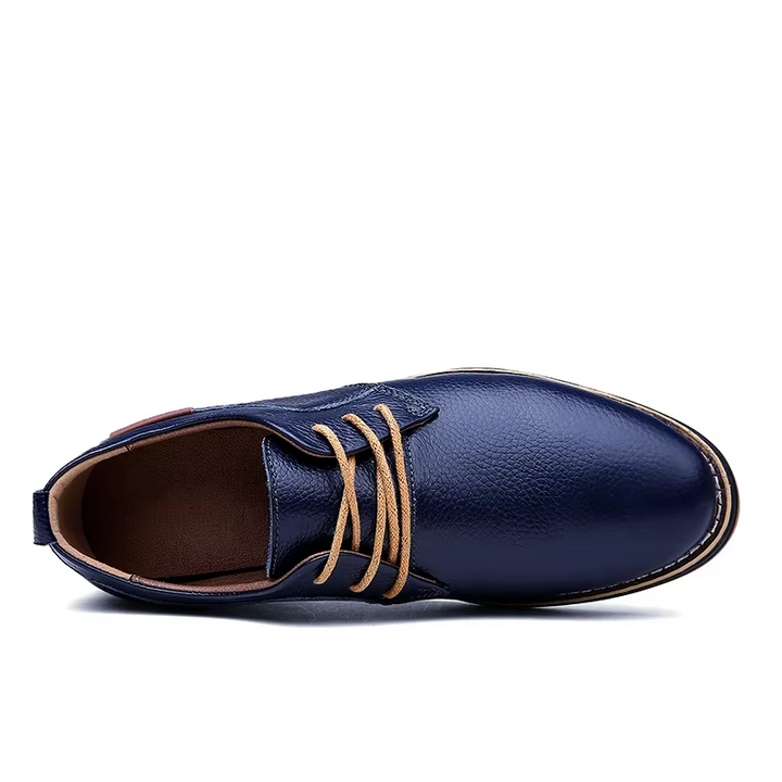 Stijlvolle blauwe heren veterschoenen met glanzende finish, geschikt voor feestelijke en formele events.