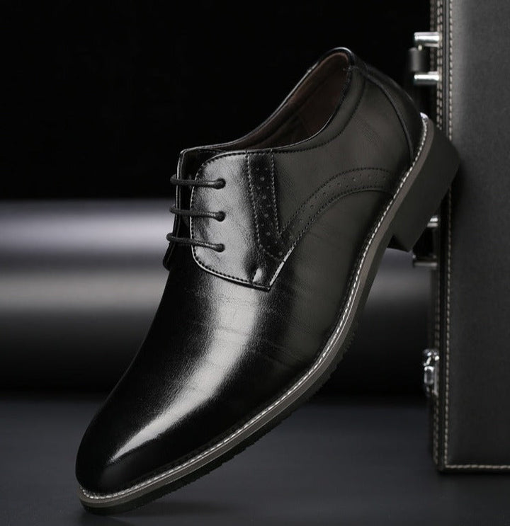 Elegante heren veterschoenen voor tijdloze stijl en zakelijke outfits, comfortabel en duurzaam.