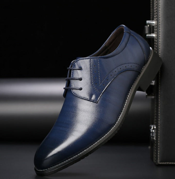 Bruine klassieke heren veterschoenen, ideaal voor zakelijk of formele gelegenheden, optimale comfort.