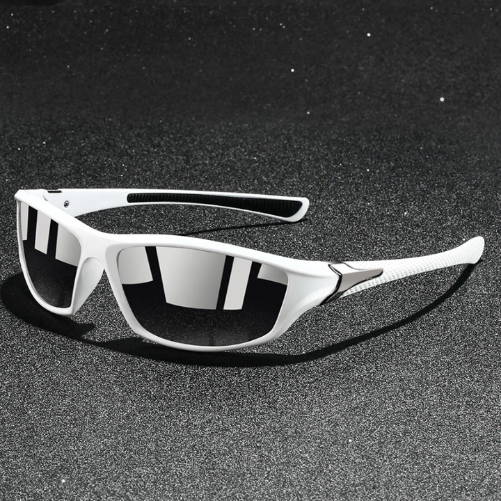 Elegante heren zonnebril met gepolariseerde UV400-lenzen en lichtgewicht metalen frame voor ultieme oogbescherming.