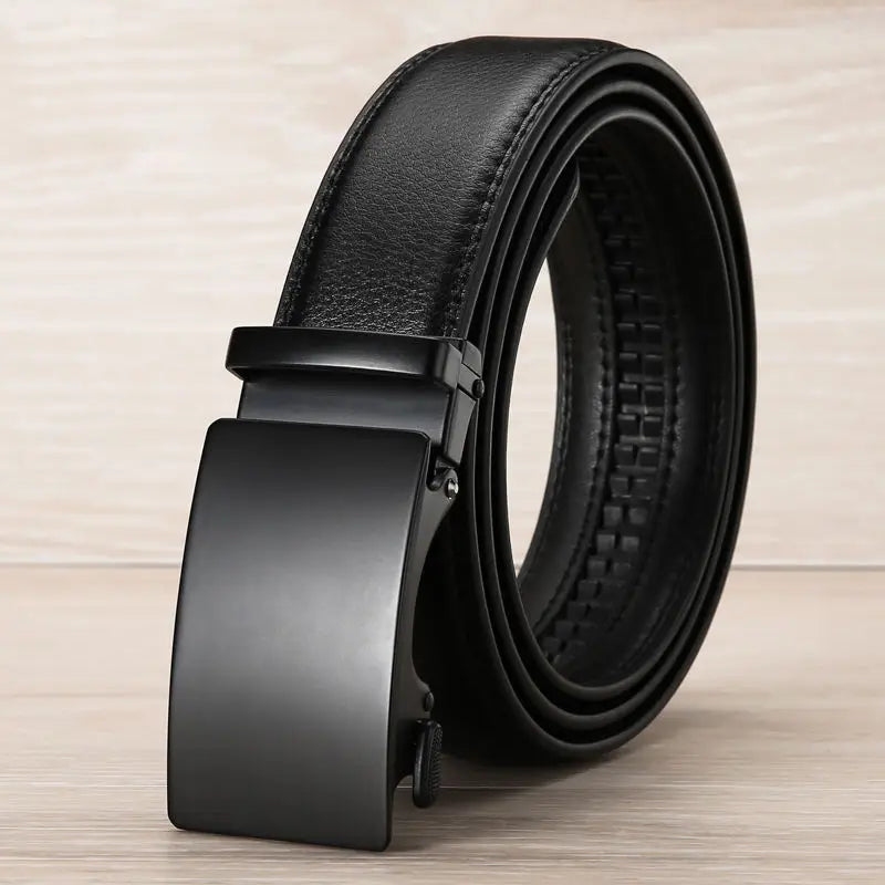 Veelzijdige herenriem met automatische gesp, geschikt als zakelijke riem en casual mode accessoire. Comfortabel.