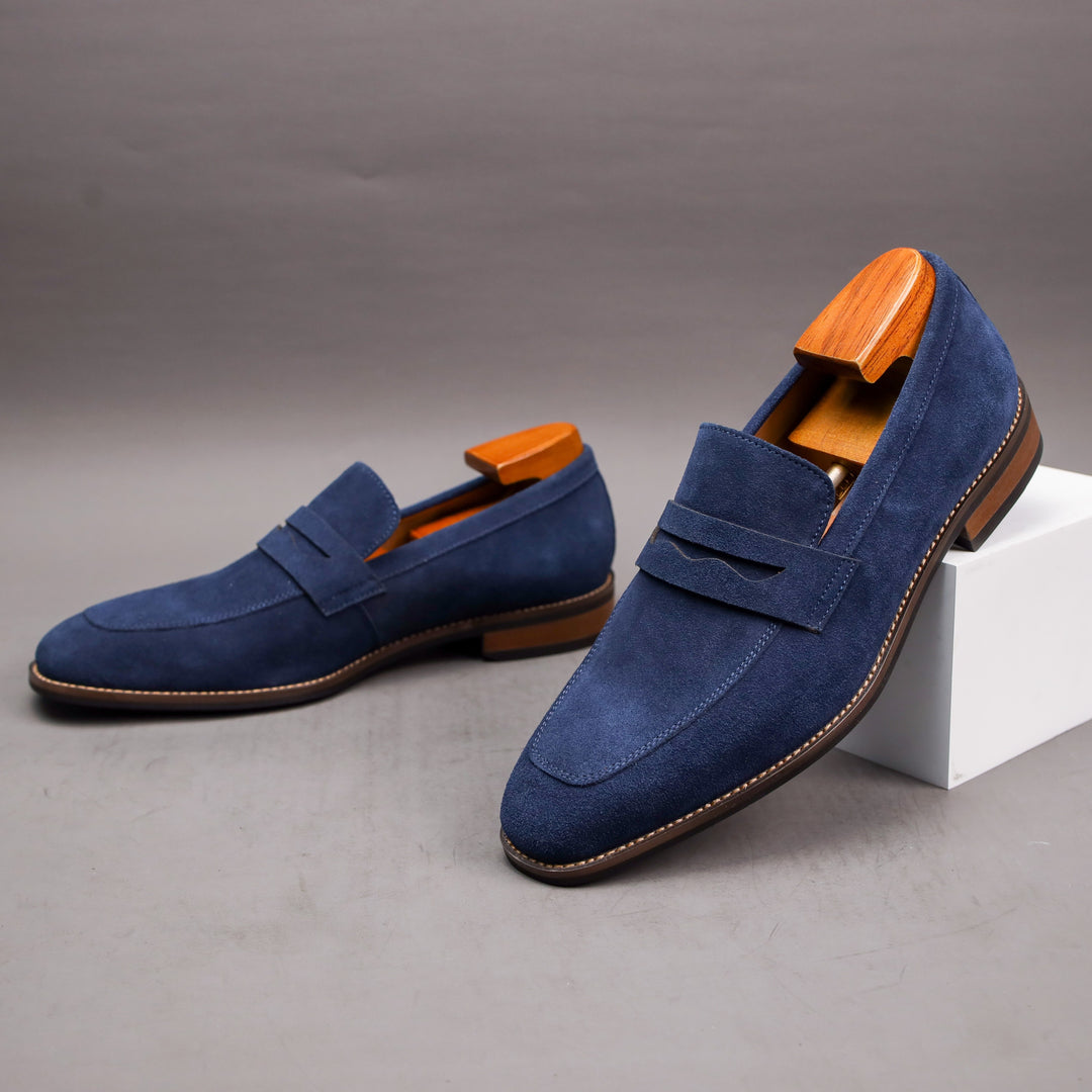"Elegante herenschoenen in echt suède met slip-on design, comfortabele binnenzool en flexibele rubberen zool voor stabiliteit