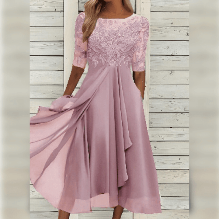 Zomerse kanten jurk voor dames, met een comfortabele pasvorm. Perfect voor vakantie of een dagje uit. Grote maten.