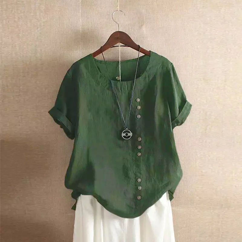 Elegante katoenen damesblouse met Peter Pan kraag, luchtige zomerstijl, losse pasvorm en subtiele knoopdetails.