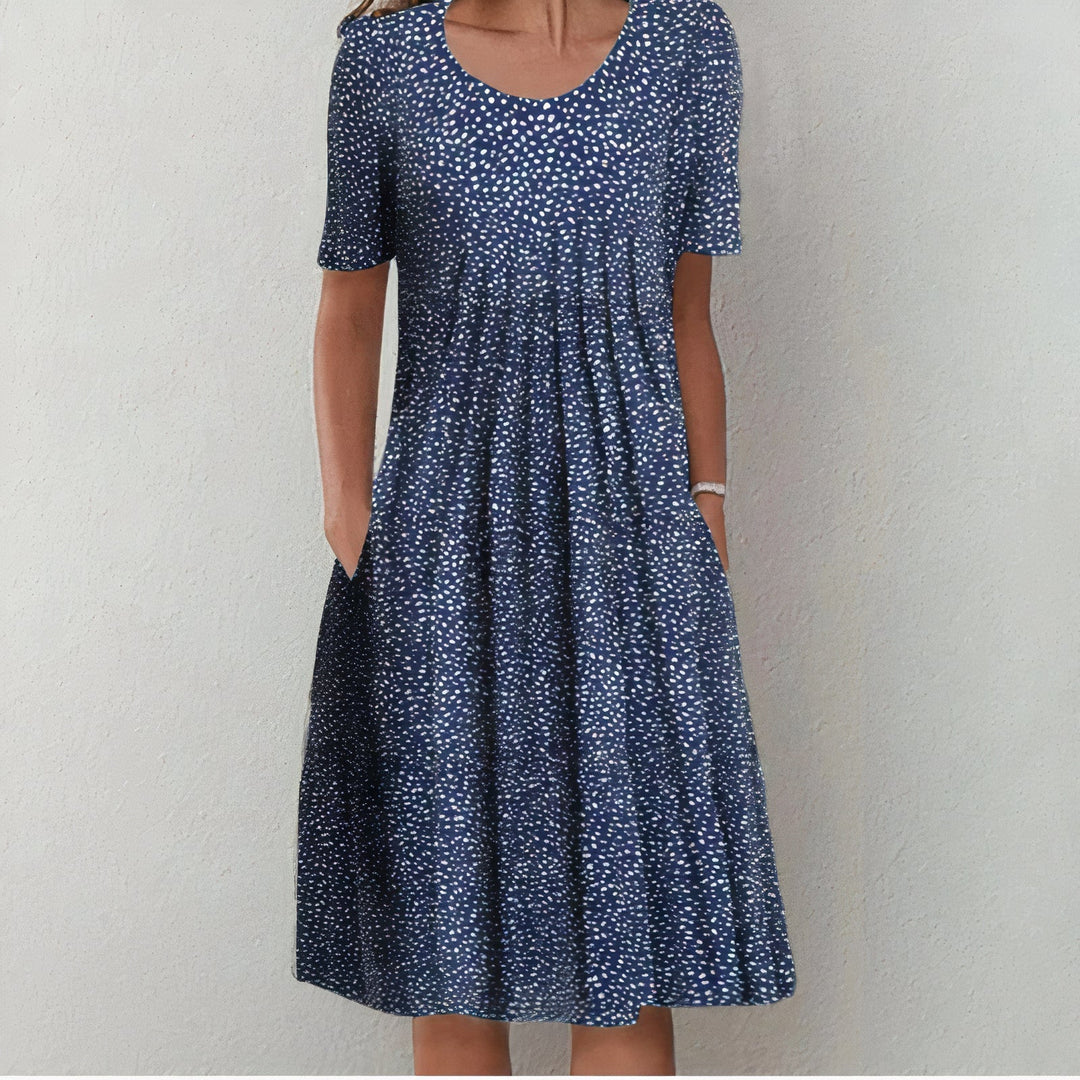 Stijlvolle dames jurk in blauw met bloemenprint, elegant en tijdloos.