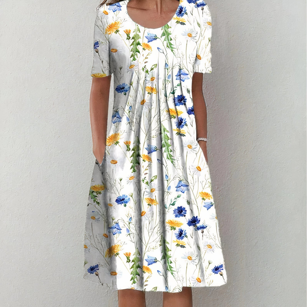 Stijlvolle dames jurk in blauw met bloemenprint, elegant en tijdloos.
