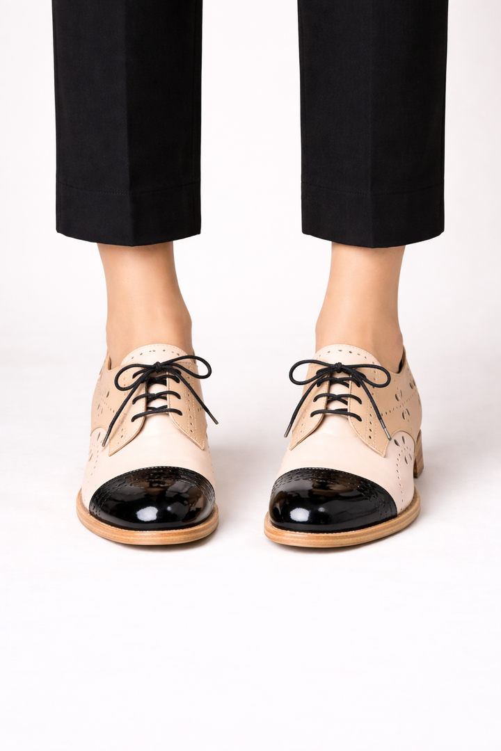 Comfortabele dames veterschoenen in Oxford-stijl. Khaki, elegant en perfect voor dagelijks gebruik, lente en zomer.