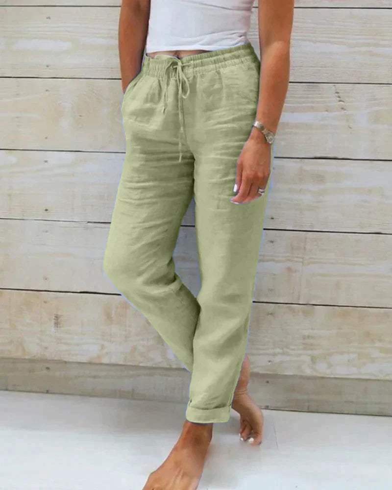 Veelzijdige lange damesbroek met moderne pasvorm, comfortabel voor casual of een elegante dagelijkse outfit.