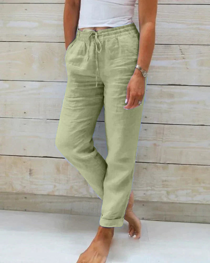 Veelzijdige lange damesbroek met moderne pasvorm, comfortabel voor casual of een elegante dagelijkse outfit.