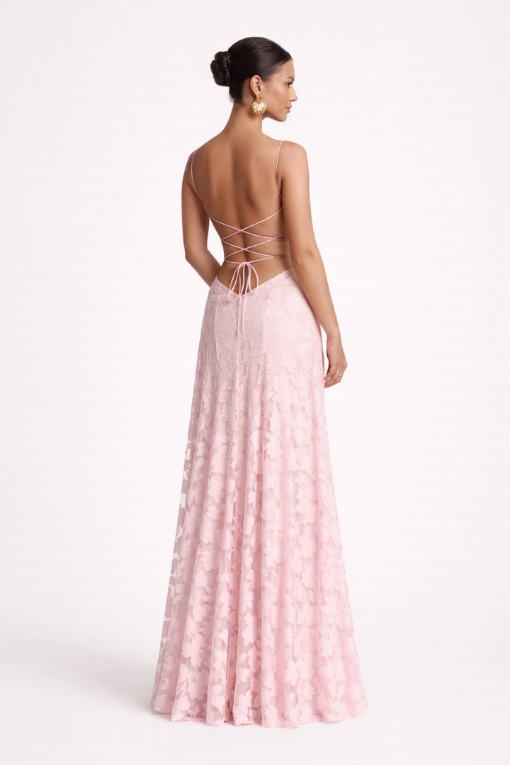 Chique strapless avondjurk voor dames, lange snit met rechte halslijn. Ideaal als feestjurk.