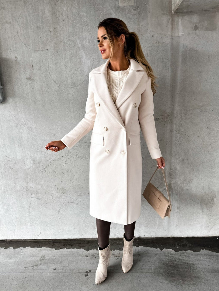 Stijlvolle en comfortabele lange overjas voor dames, ideaal als elegante tussenjas voor dagelijks gebruik.