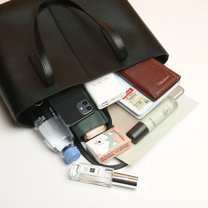 Elegante leren schoudertas in rood, met verstelbare riem en ruim interieur, perfect voor dagelijkse organisatie en stijl.