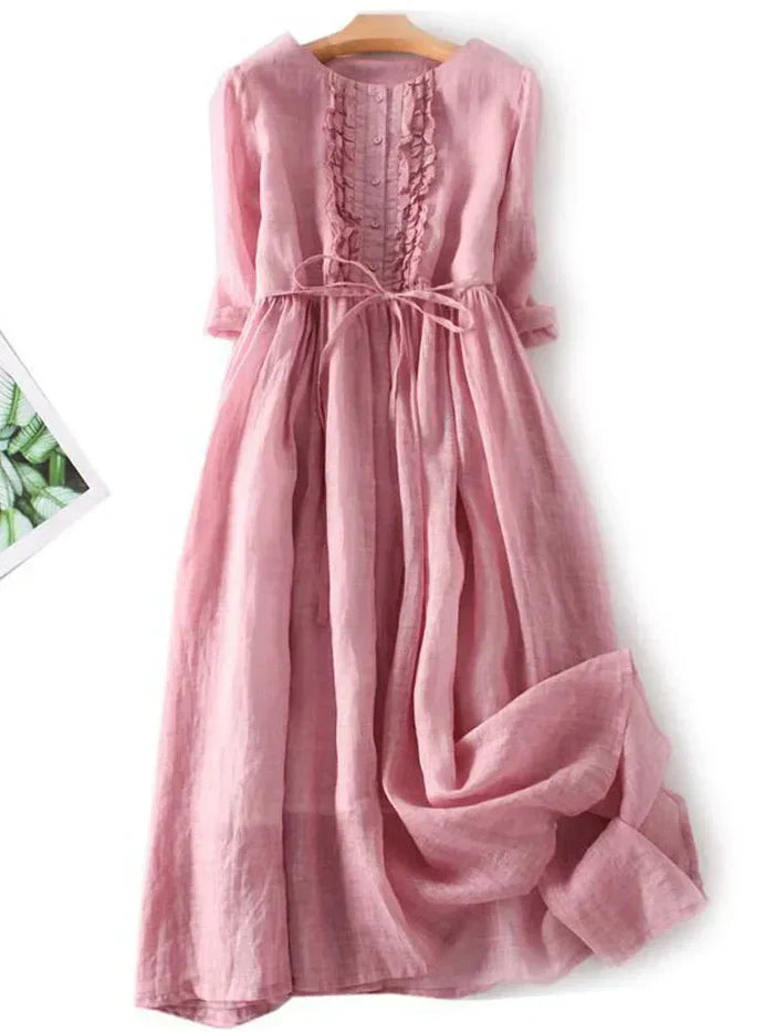 "Elegante linnenjurk in zomerse stijl, luchtige stof, klassiek silhouet, perfect voor elke gelegenheid"