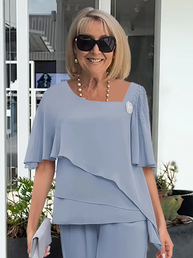 Comfortabele marineblauwe dames co-ord set met een losvallende wijde broek en trendy asymmetrisch top, lente/zomer mode.