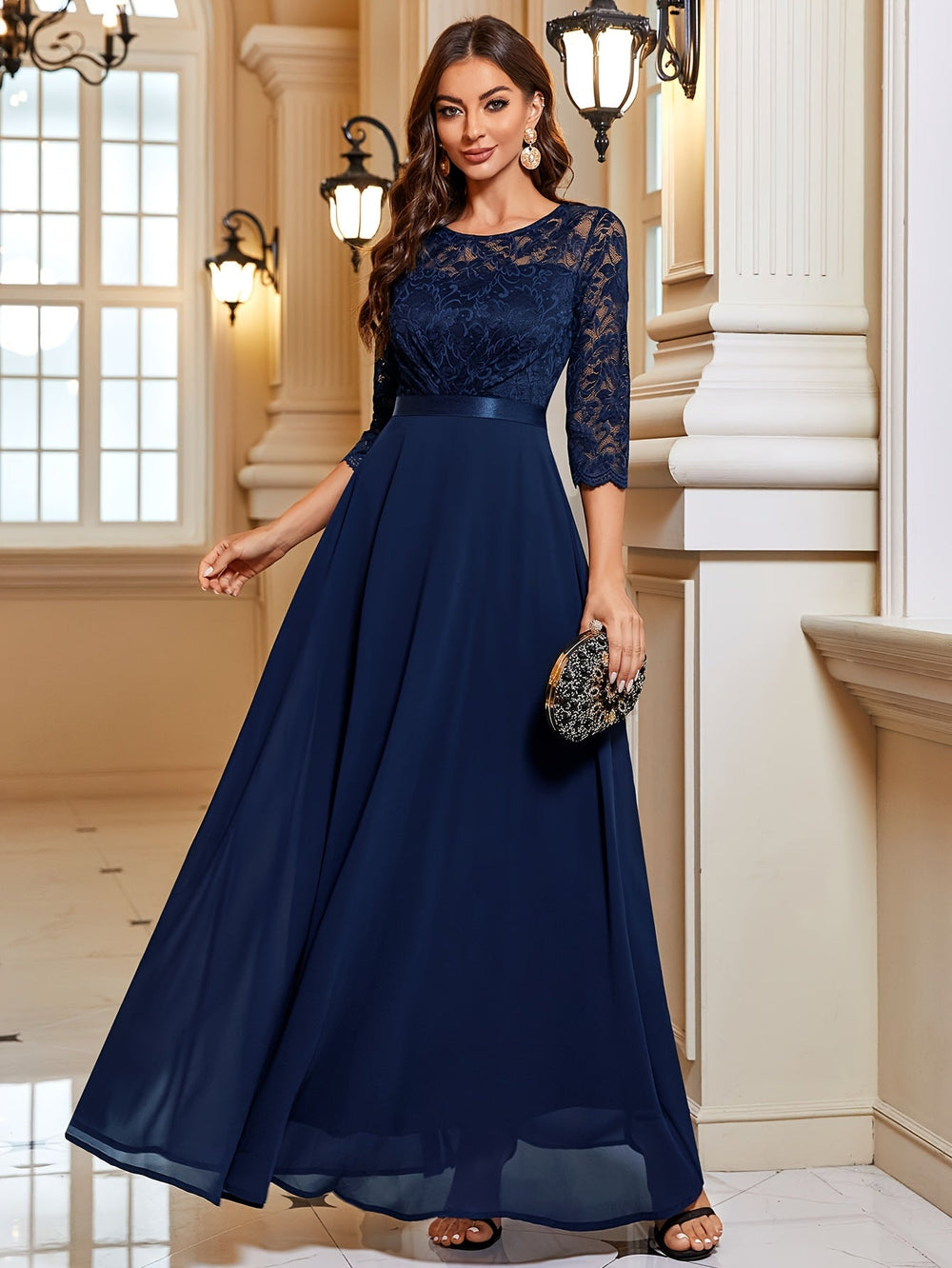 Bordeauxrode elegante dames maxi jurk, ideaal als feestjurk voor formele en speciale gelegenheden.