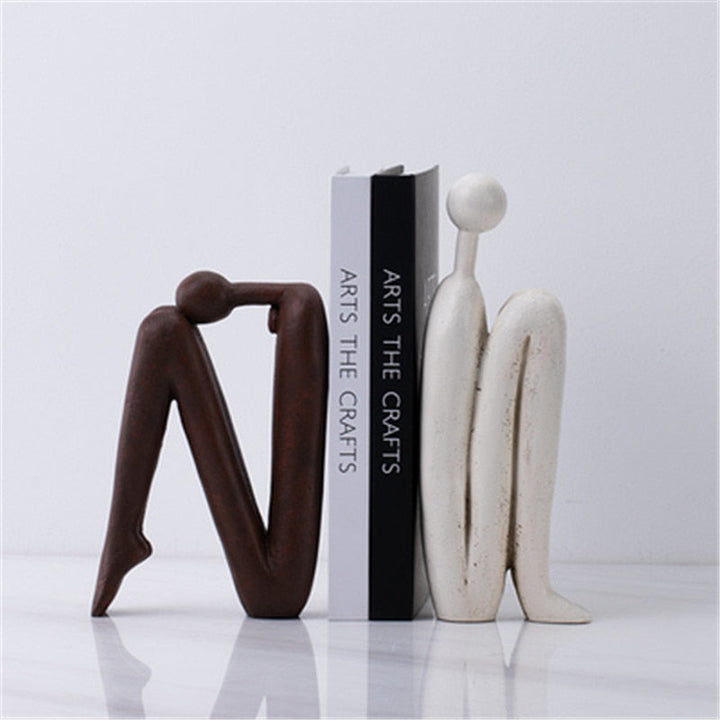 Elegante metalen boekensteun voor stijlvolle woondecoratie en organisatie op elke boekenplank.