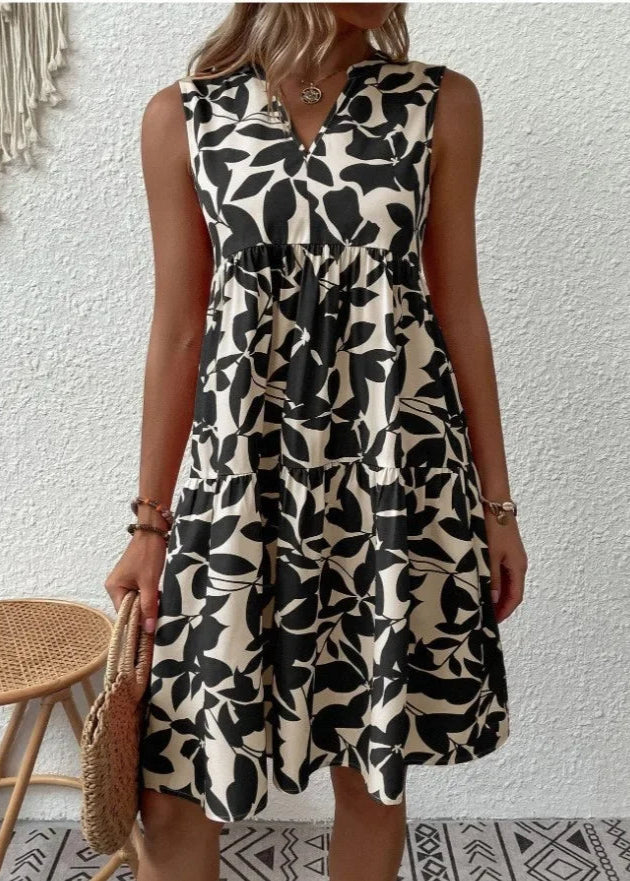 Elegante midi-jurk met V-hals, zomerse bloemenprint, luchtige stof, mouwloos, ideaal voor warme dagen en stijlvolle uitstrali