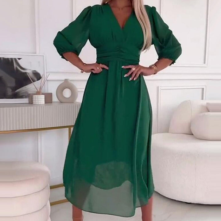 Luchtige dames midi zomerjurk, comfortabel en elegant, perfect voor warme zomerdagen.