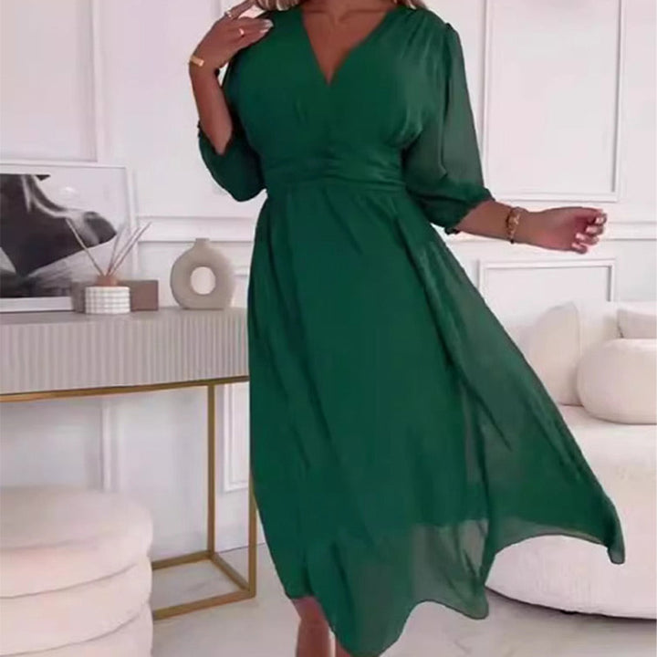 Prachtige elegante midi zomerjurk voor dames, luchtig en stijlvol, ideaal voor een zomerse look.