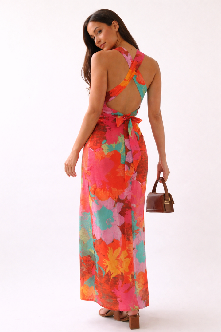 Comfortabele casual dames maxi-jurk met bloemenprint en halternek; veelzijdig voor dagelijks of vakantiegebruik.