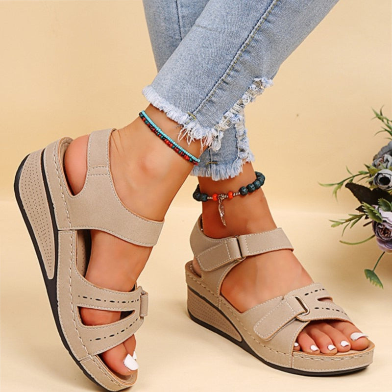 "Elegante orthopedische dames sandalen met ergonomisch voetbed en stijlvol design, perfect voor dagelijks comfort en mode."