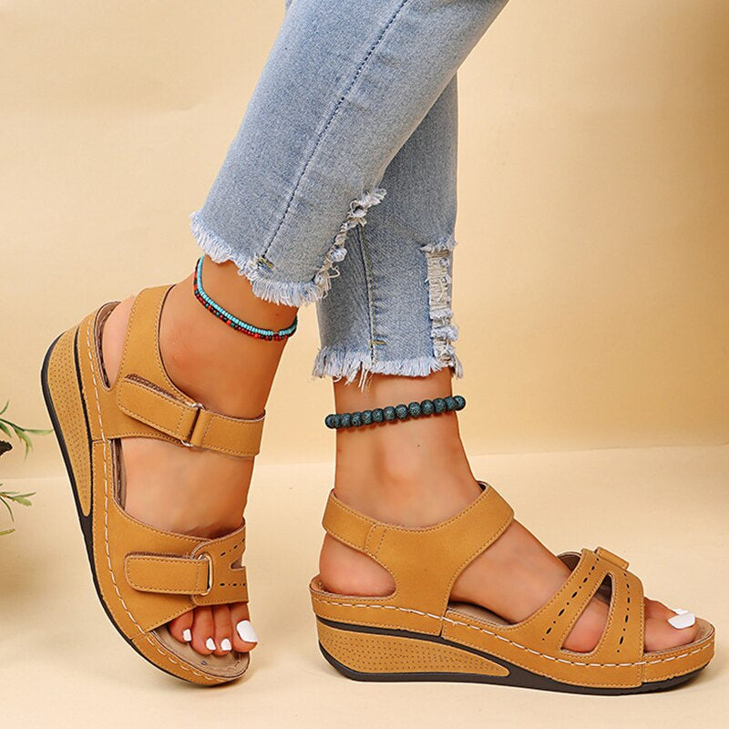 "Elegante orthopedische dames sandalen met ergonomisch voetbed en stijlvol design, perfect voor dagelijks comfort en mode."