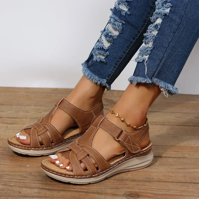 "Elegante orthopedische sandalen voor dames met stevig ontwerp en zacht voetbed, ideaal voor stijlvol dagelijks gebruik."