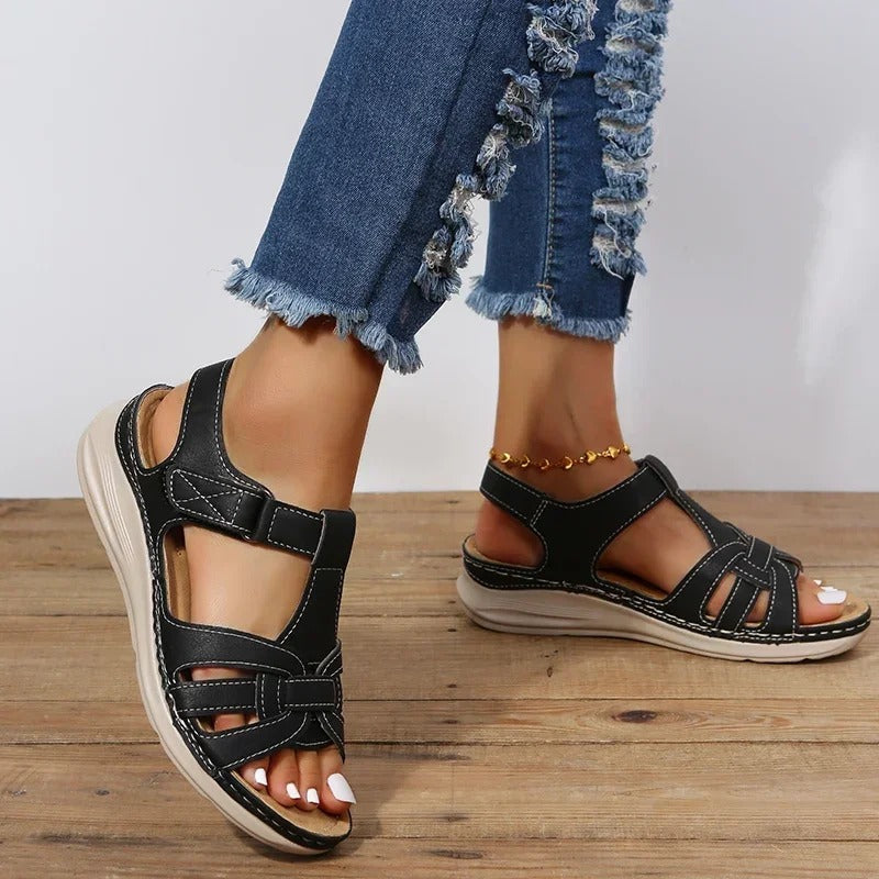 "Elegante orthopedische sandalen voor dames met stevig ontwerp en zacht voetbed, ideaal voor stijlvol dagelijks gebruik."
