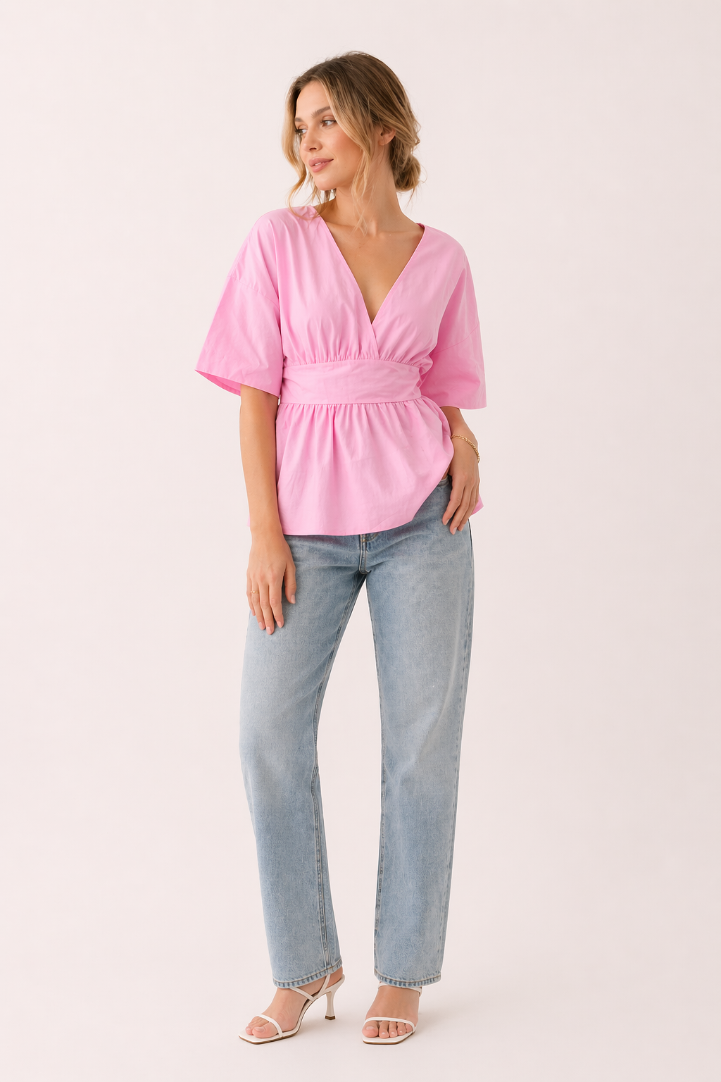 Elegante roze dames V-halsblouse met wijde mouwen, perfect voor een casual modieuze zomerlook.