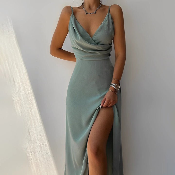 "Elegante Seraphina maxi jurk in zwart met luxueuze uitstraling, perfect voor chique evenementen en beschikbaar in meerdere k