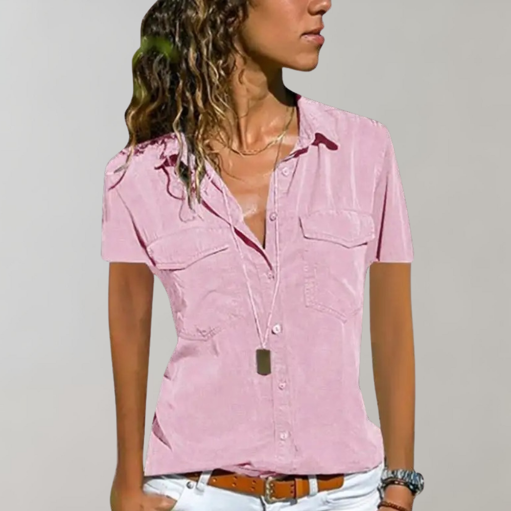 Vrouwelijke Serena damesblouse met korte mouwen, een veelzijdige en comfortabele top voor lente en zomer.