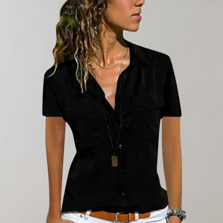 Serena damesblouse met korte mouwen, een essentiële zomerblouse. Deze elegante en comfortabele top is perfect voor overdag.