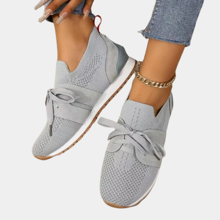 "Elegante slip-on damessneakers met tijdloos design, zachte binnenzool en veelzijdigheid voor elke gelegenheid."