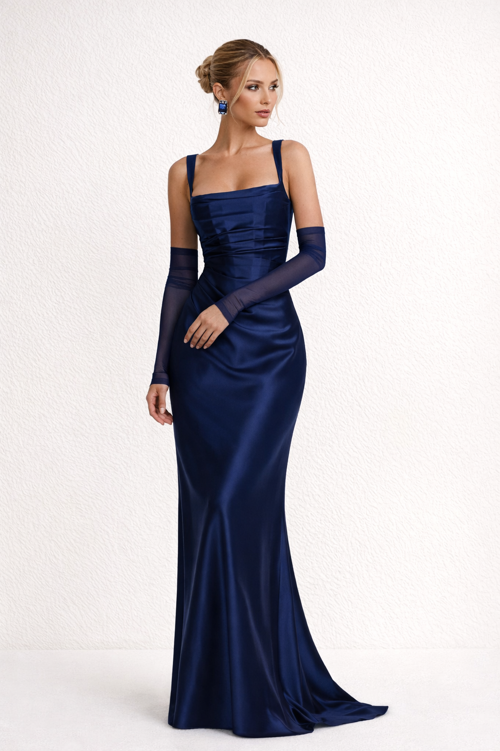 Veelzijdige strapless lange damesjurk met slanke pasvorm, geschikt voor zowel formele als zomerse events.