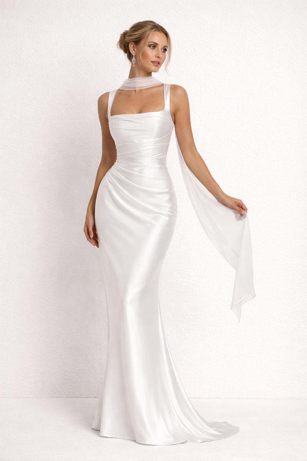 Mouwloze elegante lange damesjurk met slanke pasvorm, strapless voor een chique uitstraling.